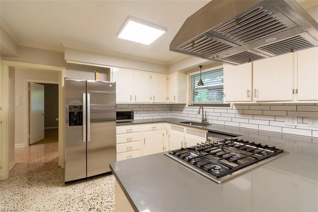 Norfolk, Virginia 23505, United States, 4 Bedrooms Bedrooms, ,3 BathroomsBathrooms,Residential,Active,178108