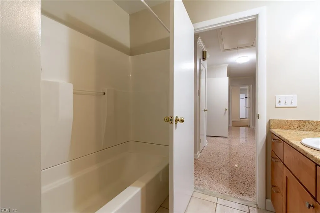 Norfolk, Virginia 23505, United States, 4 Bedrooms Bedrooms, ,3 BathroomsBathrooms,Residential,Active,178108