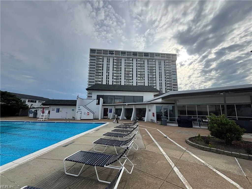 Virginia Beach, Virginia 23451, United States, 1 Bedroom Bedrooms, ,1 BathroomBathrooms,Residential,Active,217348