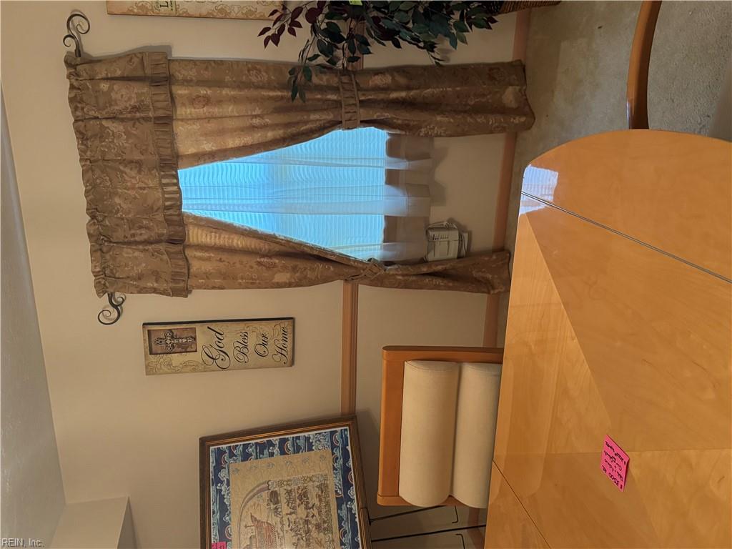9 Kenilworth DR