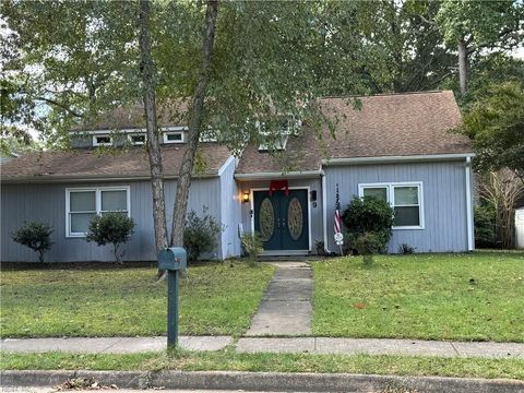Photo of 9 Kenilworth Drive, Hampton, VA 23666 (MLS # 10605520)
