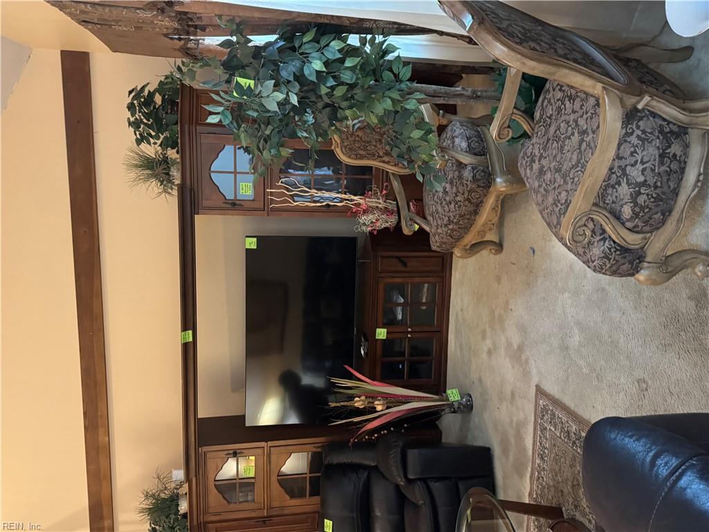 9 Kenilworth DR