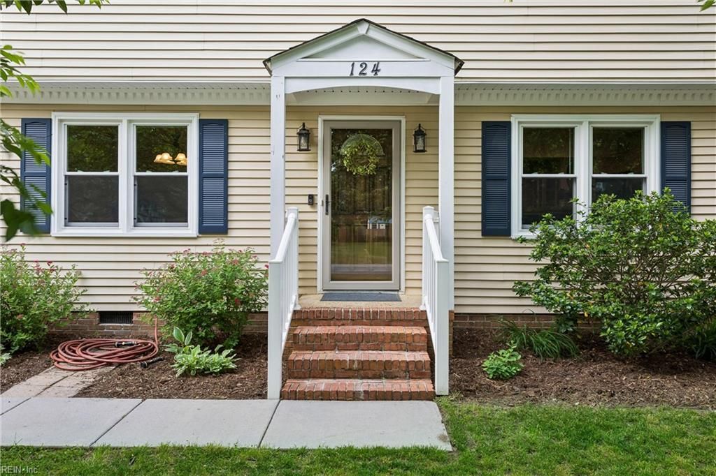 Photo of 124 Camelot Crescent, Yorktown, VA 23693 (MLS # 10633494)