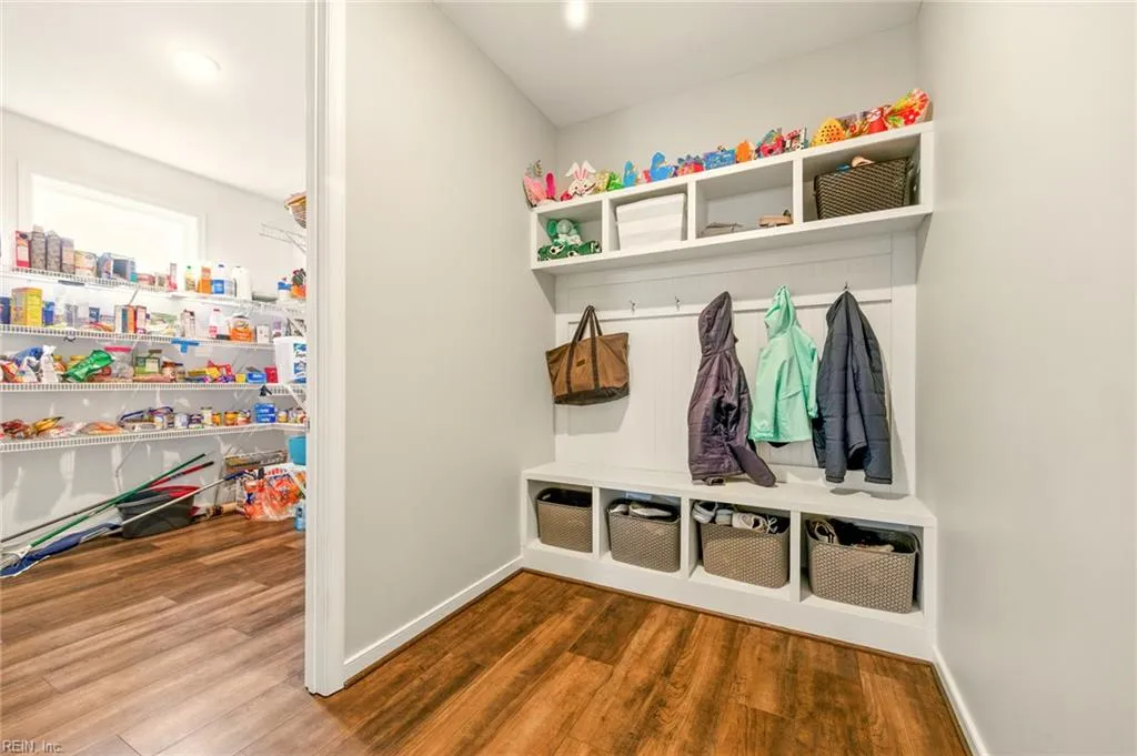 Midlothian, Virginia 23112, United States, 4 Bedrooms Bedrooms, ,3 BathroomsBathrooms,Residential,Active,95714