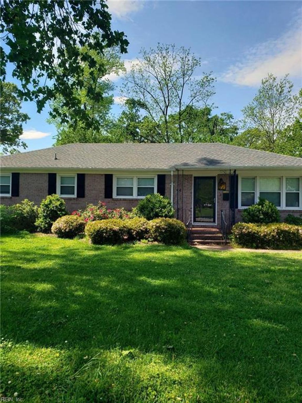 Photo of 1433 Lakeside Road, Virginia Beach, VA 23455 (MLS # 10613574)