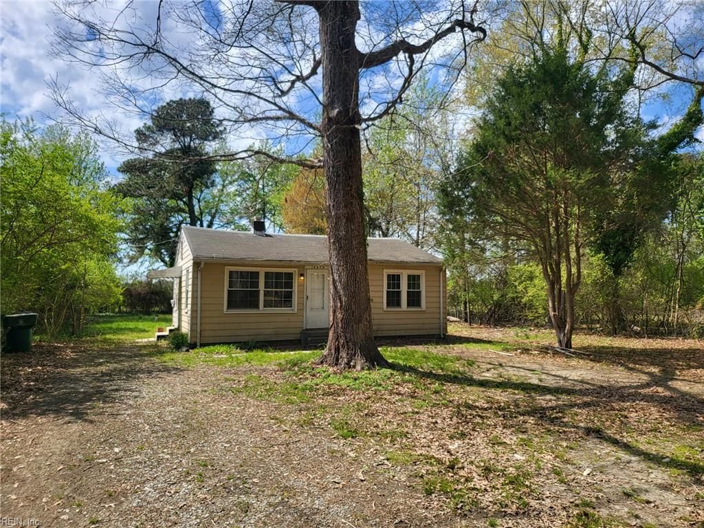 Photo of 14870 Warwick Boulevard, Newport News, VA 23608 (MLS # 10628245)