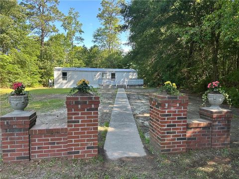 8779 Kramps LN Hayes VA 23072