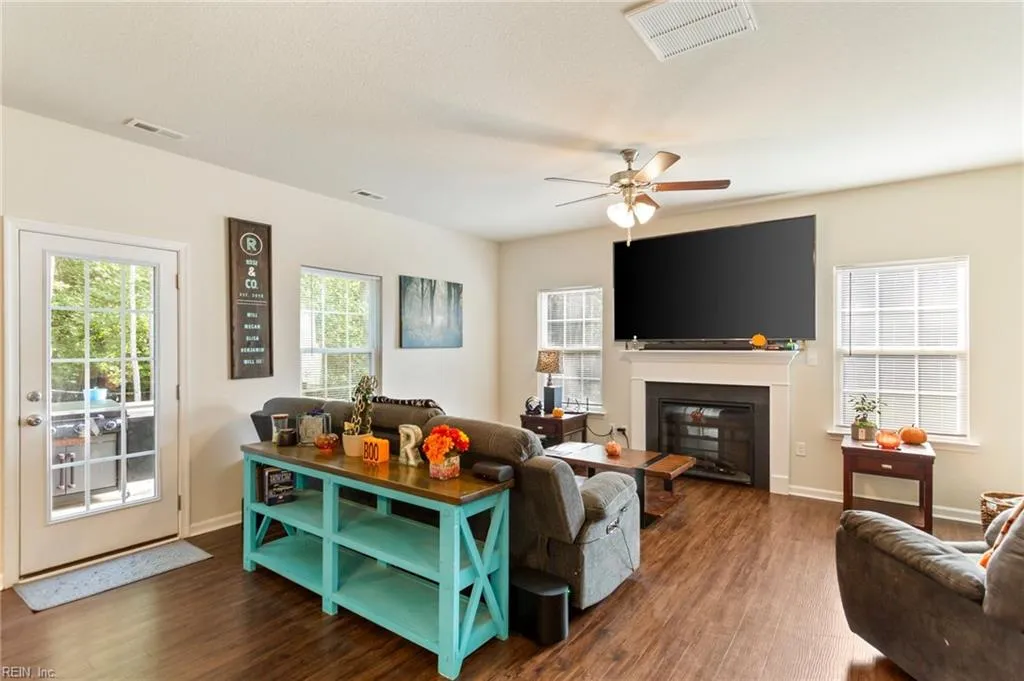 Windsor, Virginia 23487, United States, 4 Bedrooms Bedrooms, ,3 BathroomsBathrooms,Residential,Active,40686