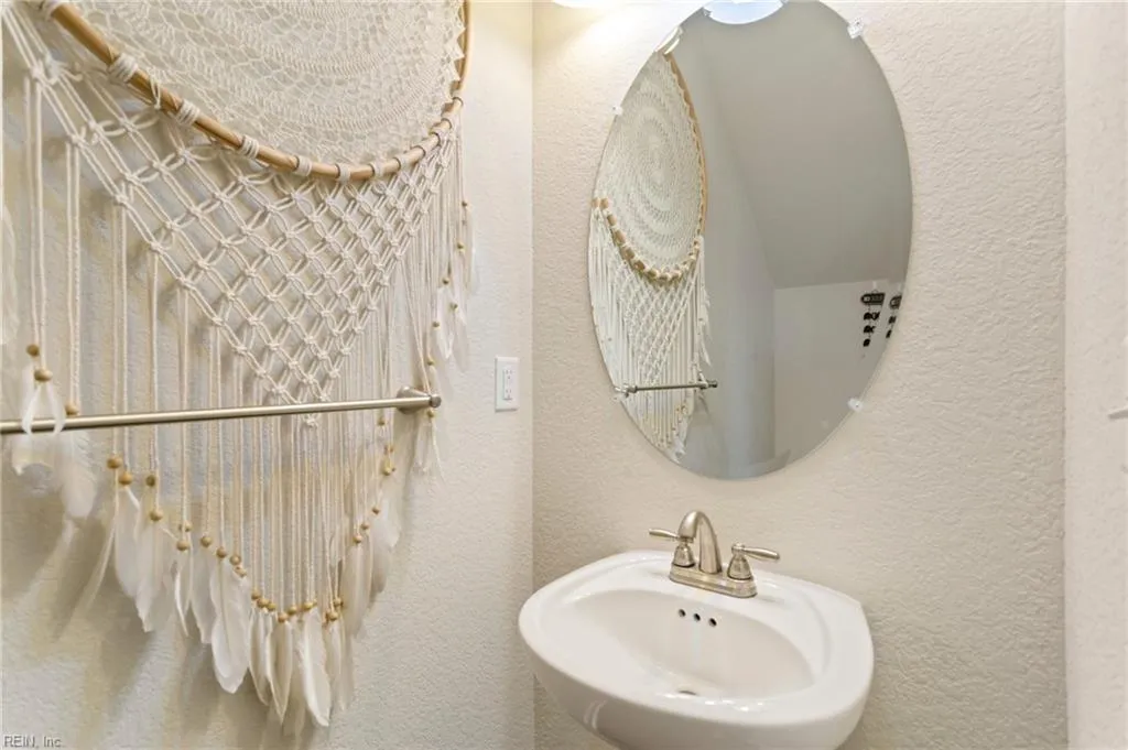 Windsor, Virginia 23487, United States, 4 Bedrooms Bedrooms, ,3 BathroomsBathrooms,Residential,Active,40686