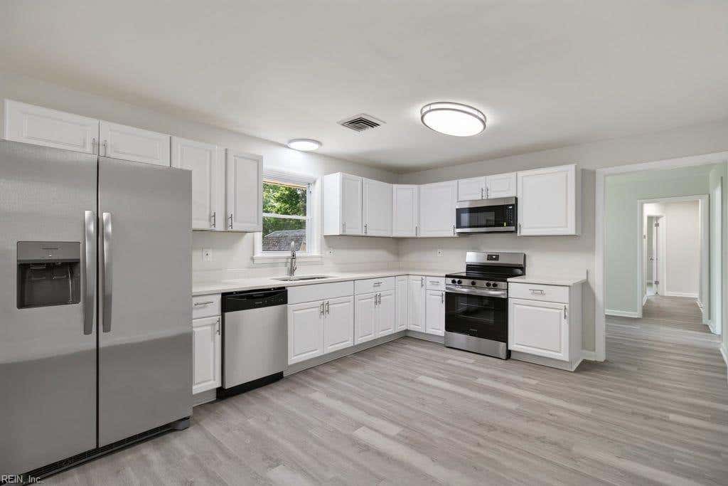 Photo of 105 Cottonwood Lane, Chesapeake, VA 23320 (MLS # 10646690)