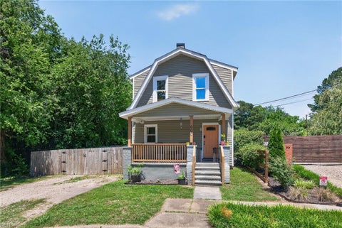 Photo of 800 Summit Avenue, Norfolk, VA 23504 (MLS # 10638453)