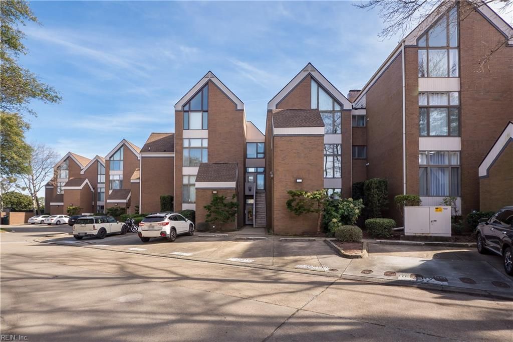 Photo of 696 Mowbray Arch #950, Norfolk, VA 23507 (MLS # 10591954)