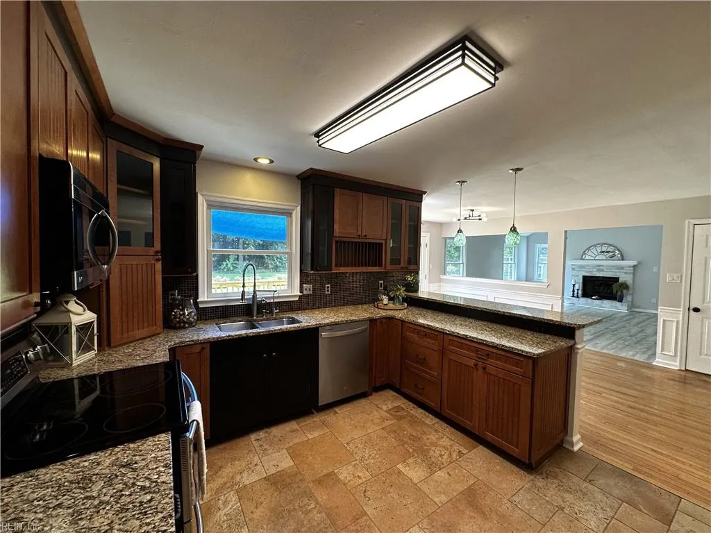 Chesapeake, Virginia 23322, United States, 4 Bedrooms Bedrooms, ,3 BathroomsBathrooms,Residential,Pending,199703