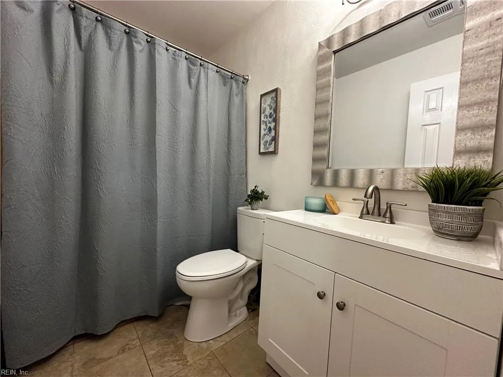 Chesapeake, Virginia 23322, United States, 4 Bedrooms Bedrooms, ,3 BathroomsBathrooms,Residential,Pending,199703