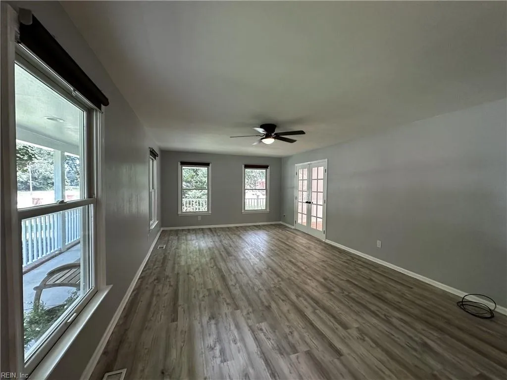 Chesapeake, Virginia 23322, United States, 4 Bedrooms Bedrooms, ,3 BathroomsBathrooms,Residential,Pending,199703