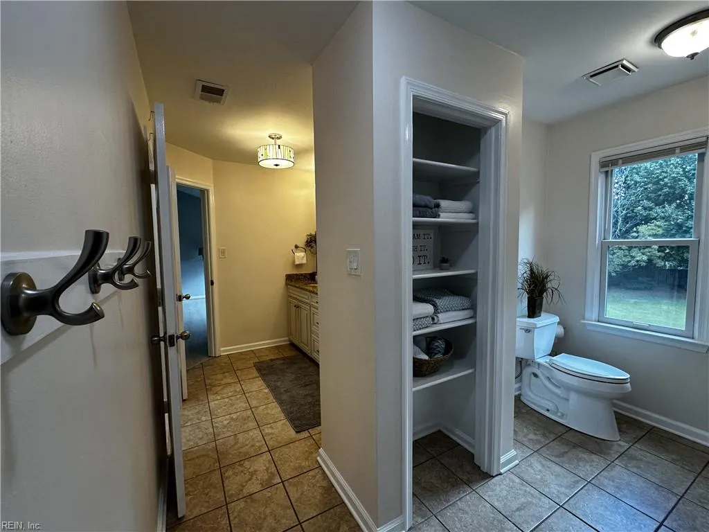 Chesapeake, Virginia 23322, United States, 4 Bedrooms Bedrooms, ,3 BathroomsBathrooms,Residential,Pending,199703