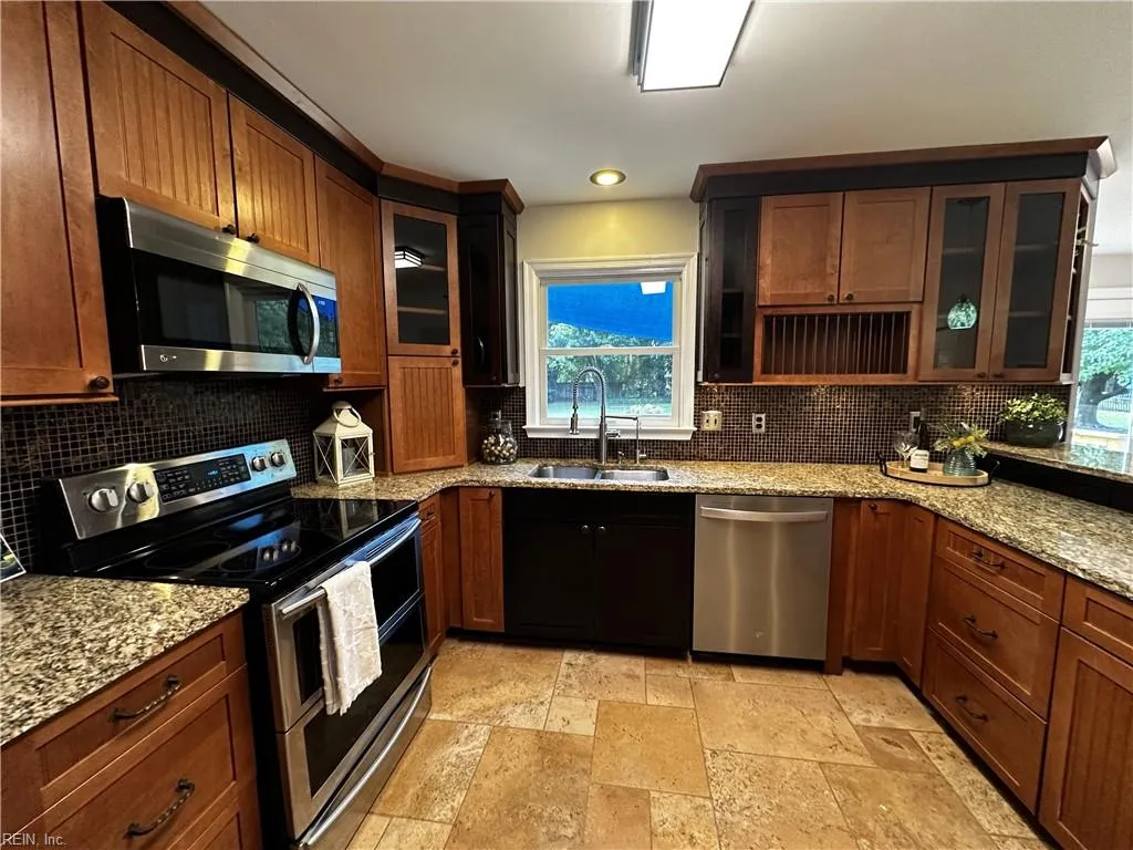 Chesapeake, Virginia 23322, United States, 4 Bedrooms Bedrooms, ,3 BathroomsBathrooms,Residential,Pending,199703