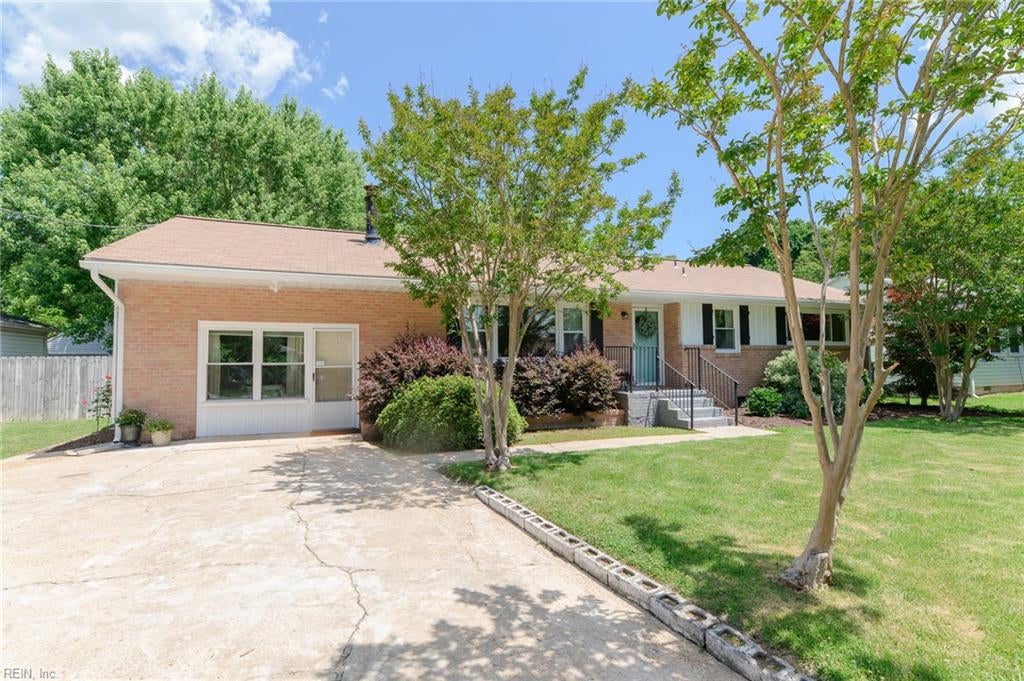 Photo of 110 Pine Street, Yorktown, VA 23693 (MLS # 10637613)
