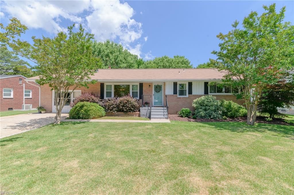 Photo of 110 Pine Street, Yorktown, VA 23693 (MLS # 10637613)