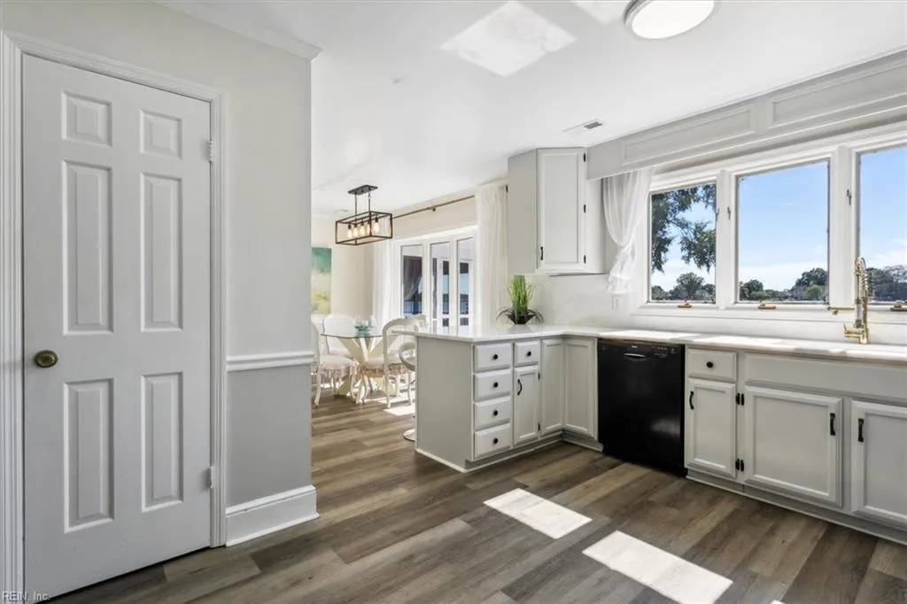 Poquoson, Virginia 23662, United States, 5 Bedrooms Bedrooms, ,3 BathroomsBathrooms,Residential,Active,39431