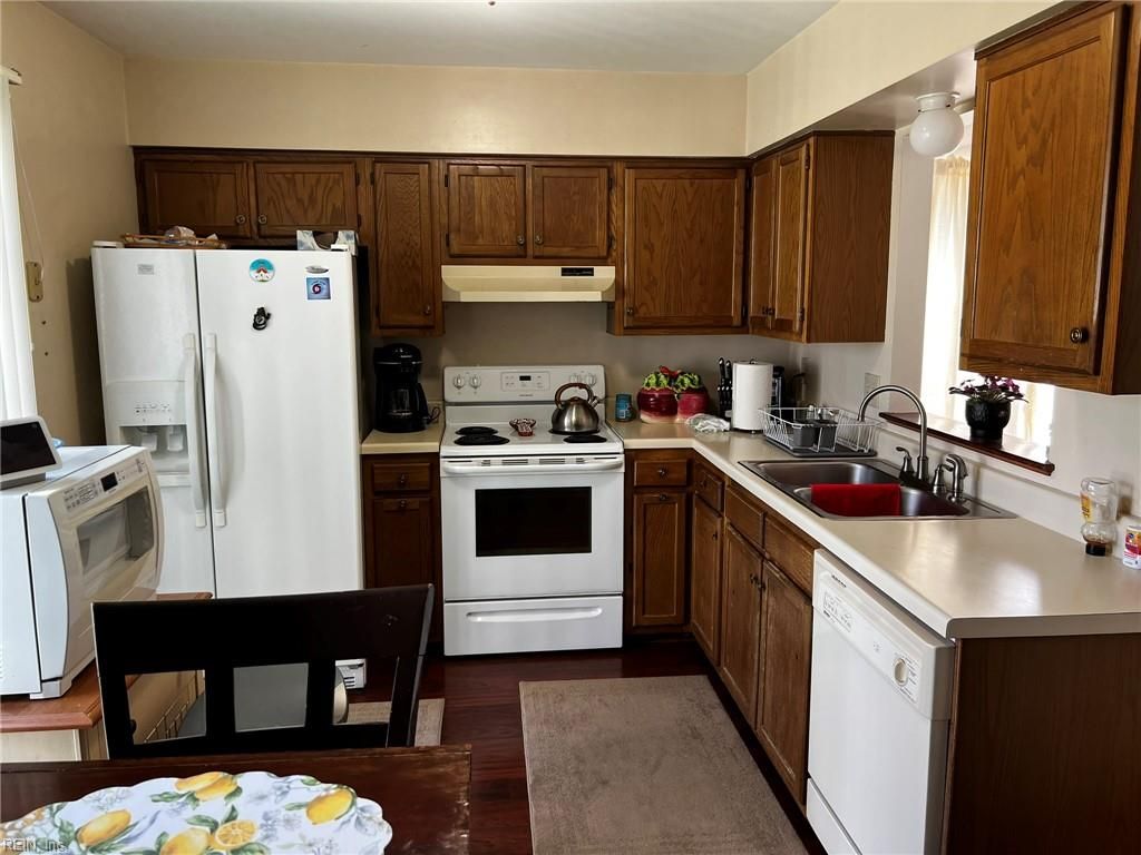 Photo of 204 Springdale Way, Hampton, VA 23666 (MLS # 10626943)