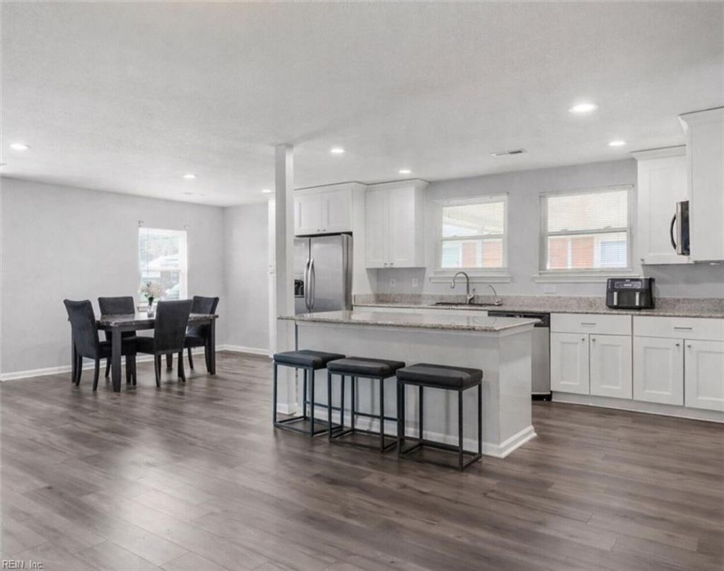 Photo of 2605 Roanoke Avenue, Portsmouth, VA 23704 (MLS # 10624225)