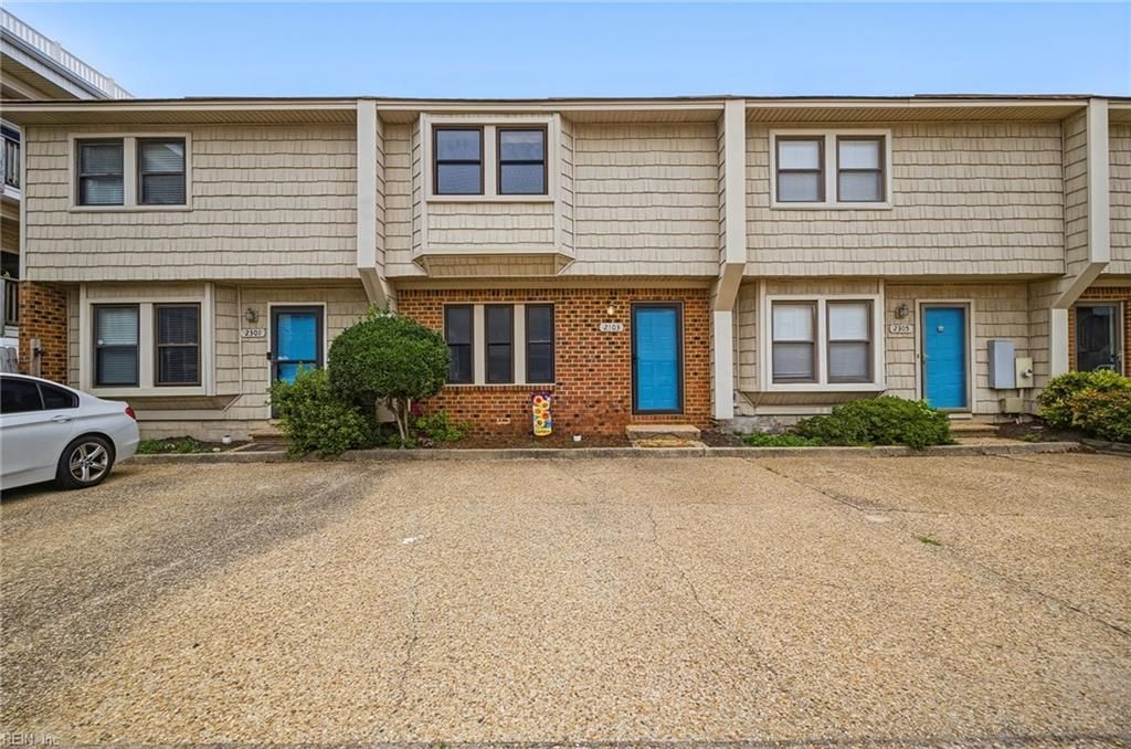 Photo of 2303 Breakers Court, Virginia Beach, VA 23451 (MLS # 10645299)