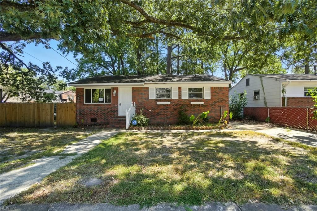 Photo of 1210 Clarence Street, Norfolk, VA 23502 (MLS # 10604725)