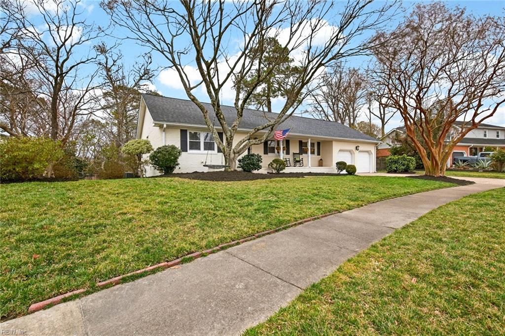 Photo of 557 Longleaf Road, Virginia Beach, VA 23454 (MLS # 10621456)