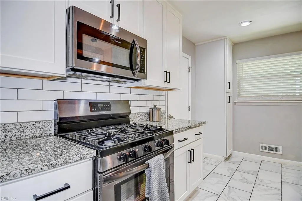 Virginia Beach, Virginia 23452, United States, 3 Bedrooms Bedrooms, ,2 BathroomsBathrooms,Residential,Pending,119029