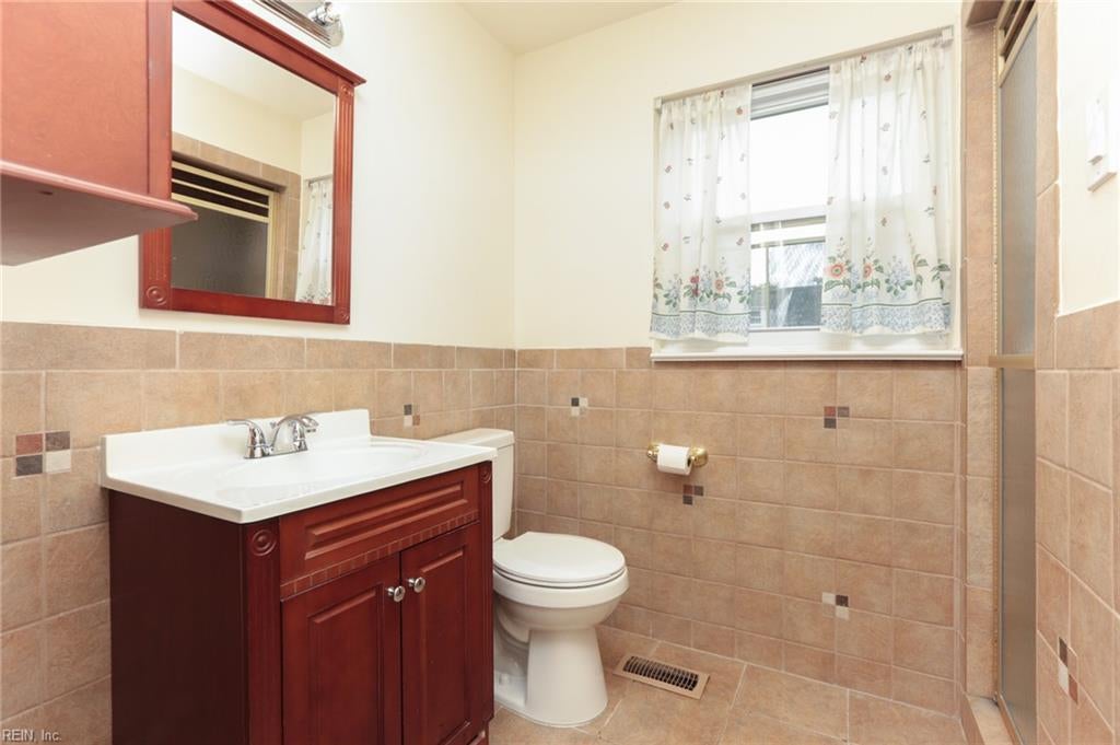 Photo of 7812 Restmere Road, Norfolk, VA 23505 (MLS # 10655482)
