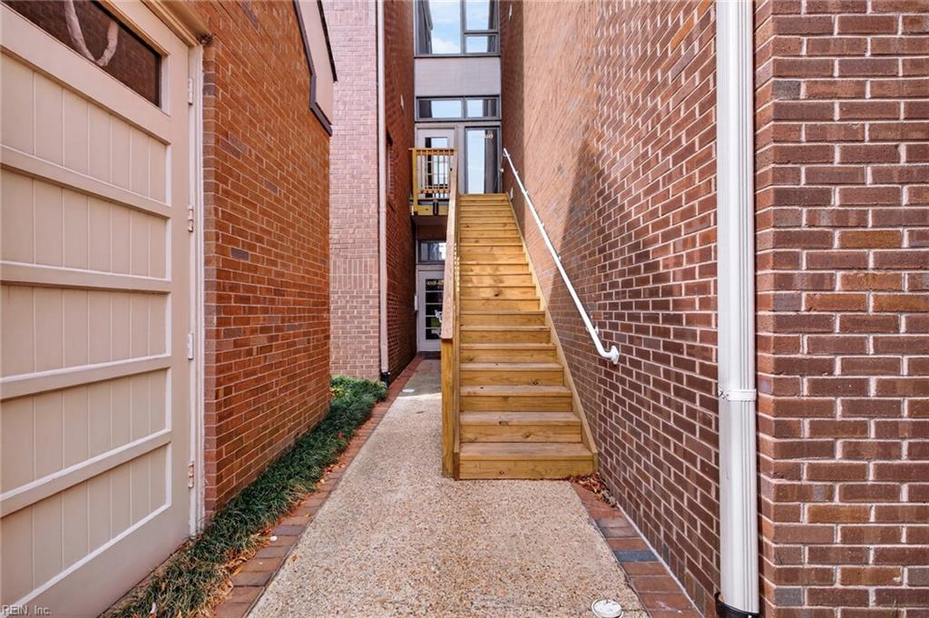 Photo of 696 Mowbray Arch #960, Norfolk, VA 23507 (MLS # 10653619)