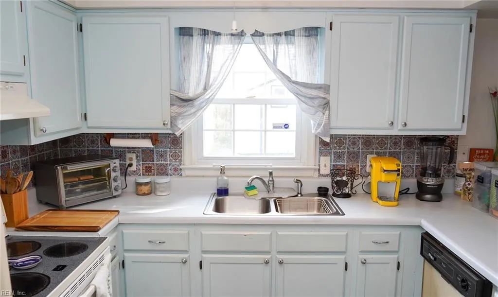 Portsmouth, Virginia 23701, United States, 3 Bedrooms Bedrooms, ,3 BathroomsBathrooms,Residential,Active,195437