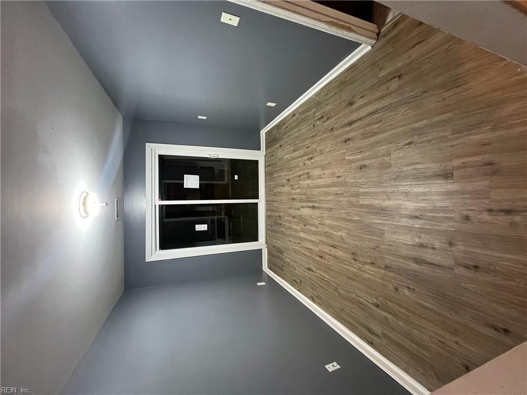 327 Nassau Place PL