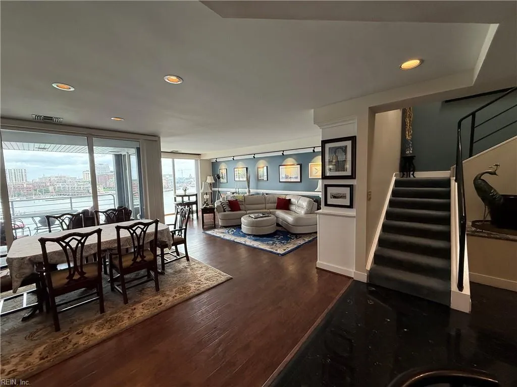 Norfolk, Virginia 23510, United States, 2 Bedrooms Bedrooms, ,3 BathroomsBathrooms,Residential,Active,189369