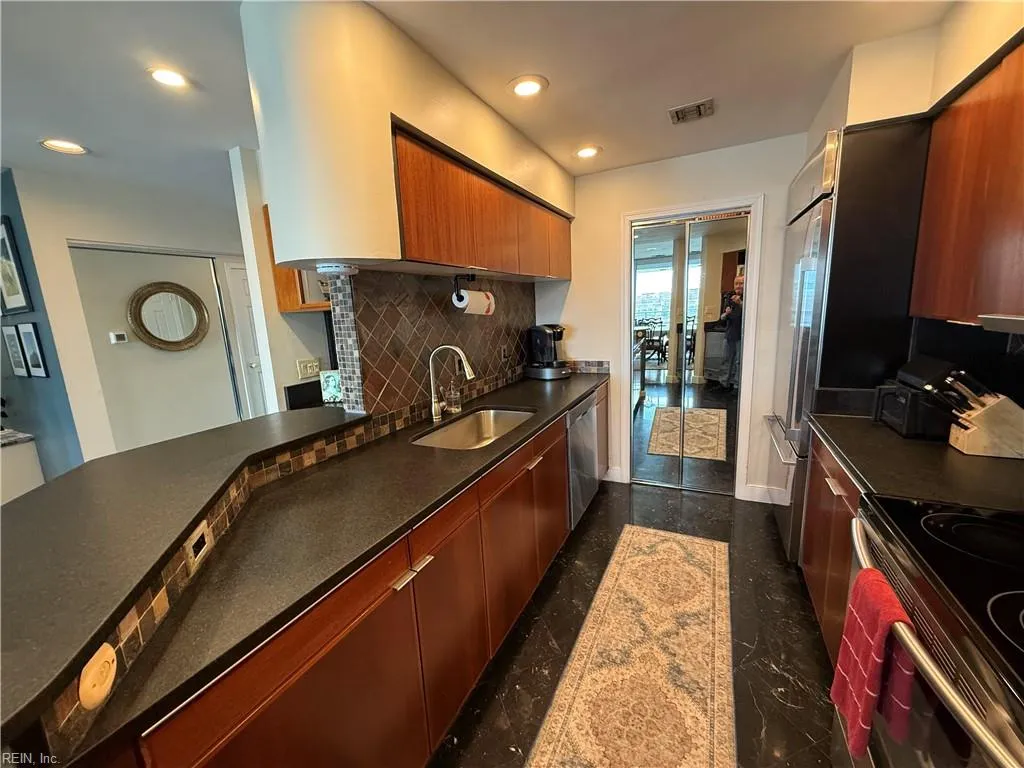 Norfolk, Virginia 23510, United States, 2 Bedrooms Bedrooms, ,3 BathroomsBathrooms,Residential,Active,189369