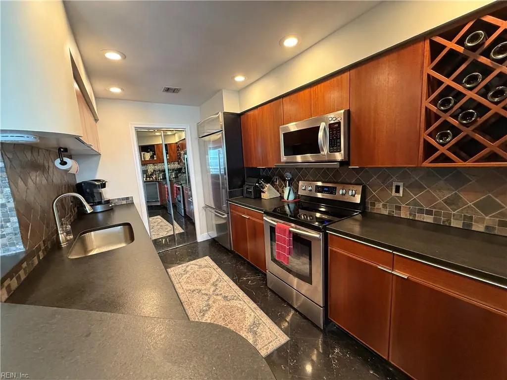 Norfolk, Virginia 23510, United States, 2 Bedrooms Bedrooms, ,3 BathroomsBathrooms,Residential,Active,189369