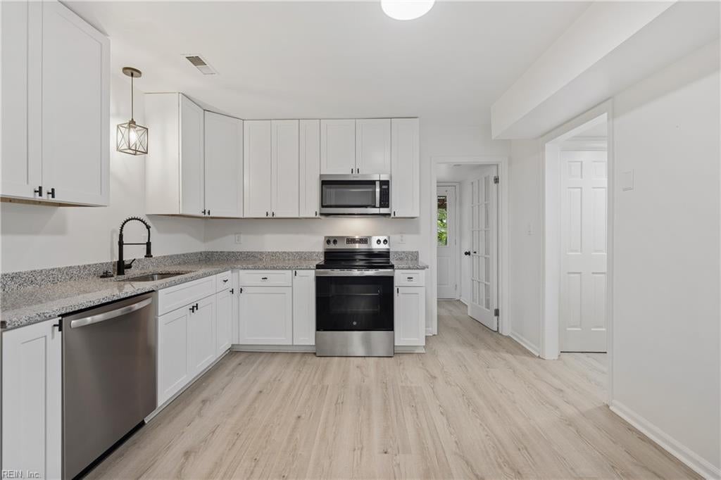 Photo of 26 Claiborne Place, Newport News, VA 23606 (MLS # 10657680)