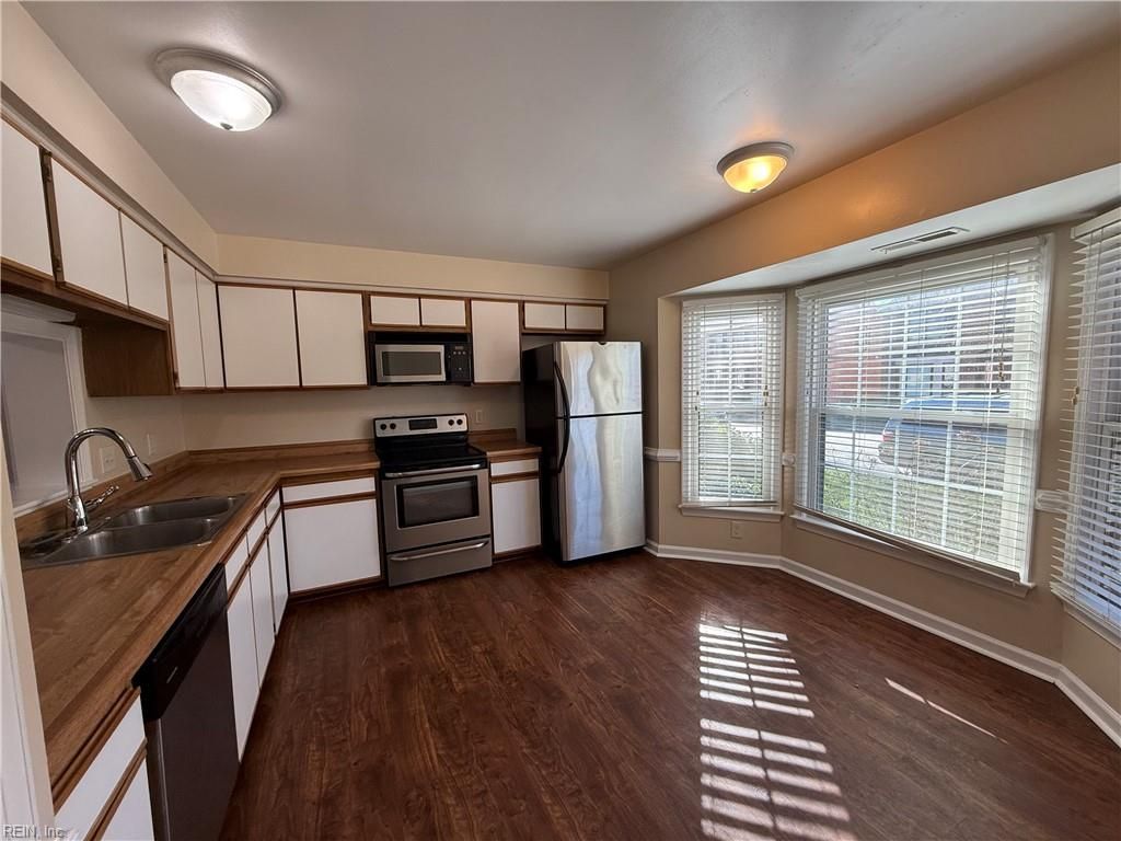 Photo of 1034 Colonial Meadows Way, Virginia Beach, VA 23454 (MLS # 10614245)