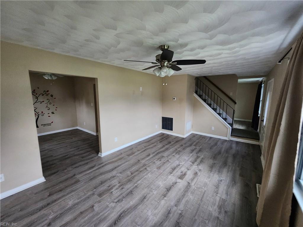 416 Dauphin LN
