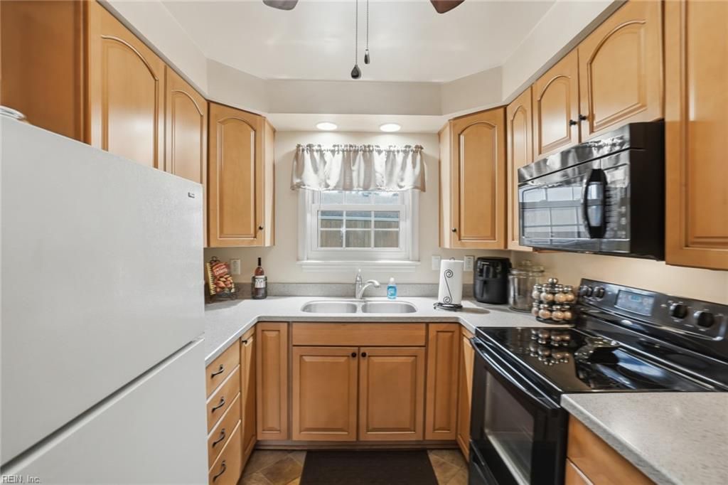 Photo of 1037 Sanford Avenue, Virginia Beach, VA 23455 (MLS # 10615971)