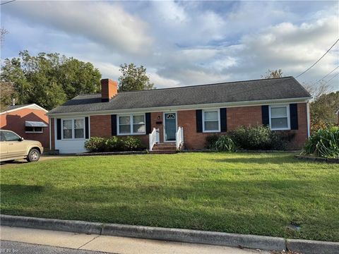 Photo of 9 Lakeview Drive, Newport News, VA 23602 (MLS # 10605800)