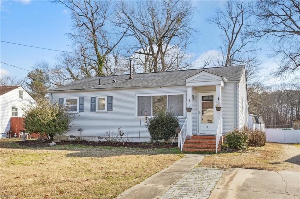 Photo of 5 Terrace Circle, Newport News, VA 23605 (MLS # 10611098)