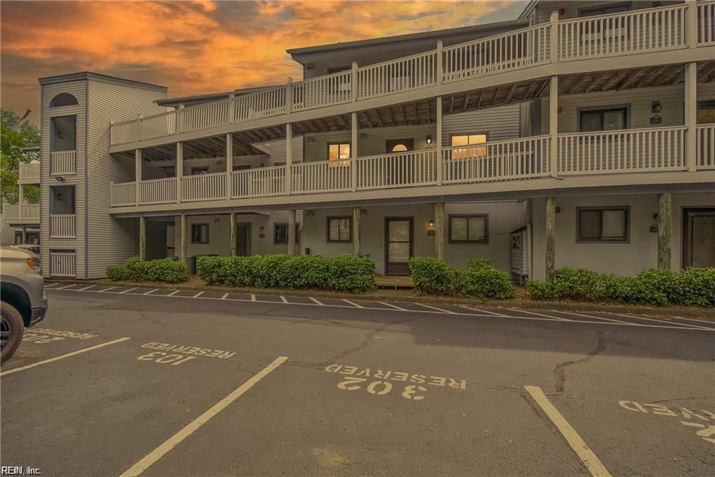 Photo of 3200 Lynnhaven Drive #202, Virginia Beach, VA 23451 (MLS # 10614221)