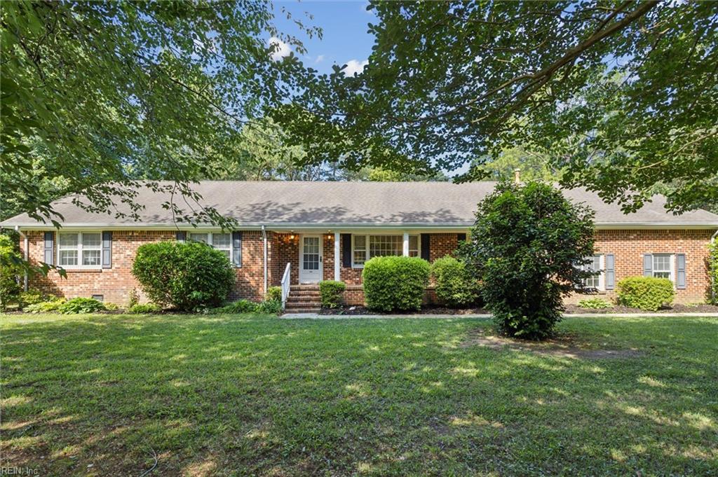 829 Prince Phillip DR
