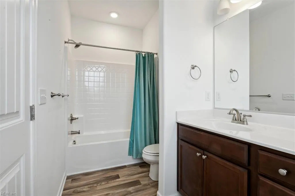 Newport News, Virginia 23608, United States, 2 Bedrooms Bedrooms, ,3 BathroomsBathrooms,Residential,Active,77208