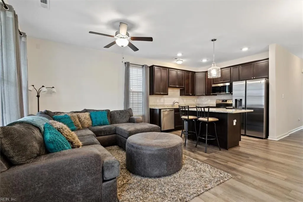 Newport News, Virginia 23608, United States, 2 Bedrooms Bedrooms, ,3 BathroomsBathrooms,Residential,Active,77208