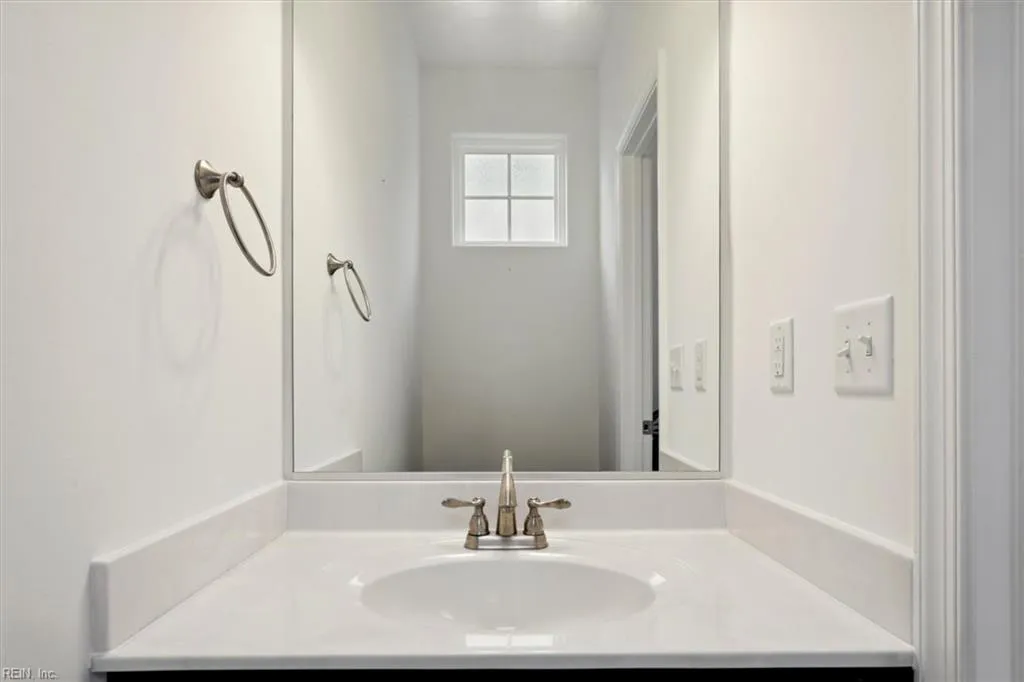 Newport News, Virginia 23608, United States, 2 Bedrooms Bedrooms, ,3 BathroomsBathrooms,Residential,Active,77208