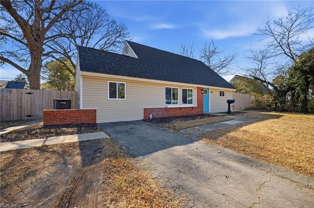 Photo of 1821 S Lakeland Drive, Norfolk, VA 23518 (MLS # 10619998)