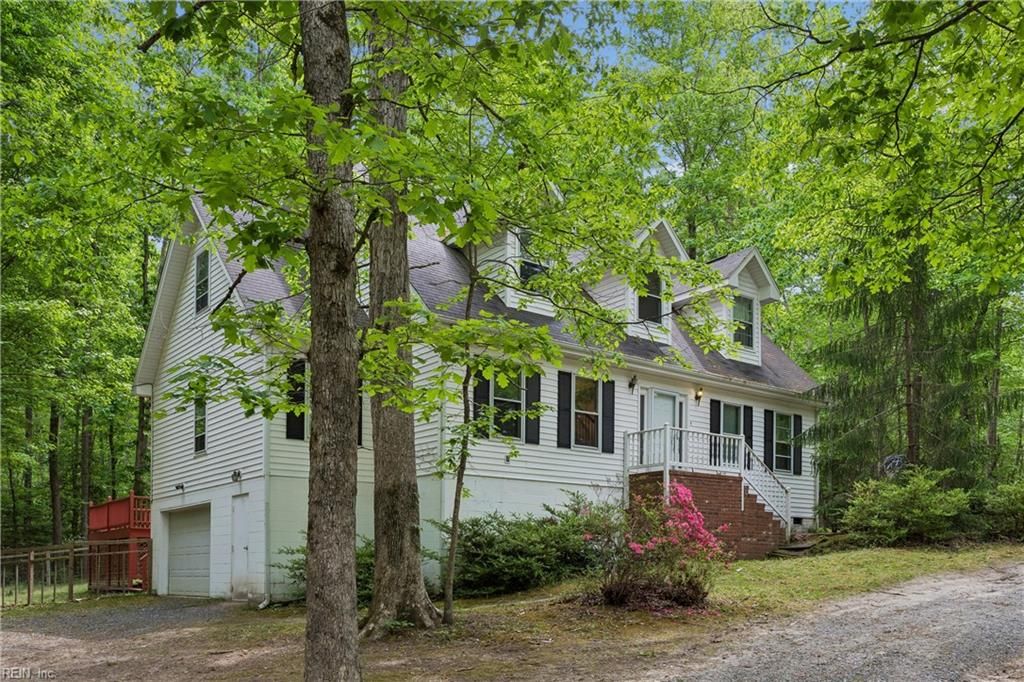 Photo of 10161 Deer Trace Ln Ln, Gloucester, VA 23061 (MLS # 10632197)